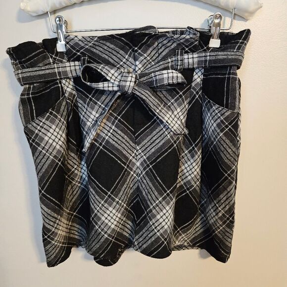 Dresses & Skirts - Black White Plaid Skirt Mini Pleated Tie Front Pockets Casual Neutral Staple